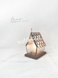 caco grass works／うろこ屋根の教会のランプ