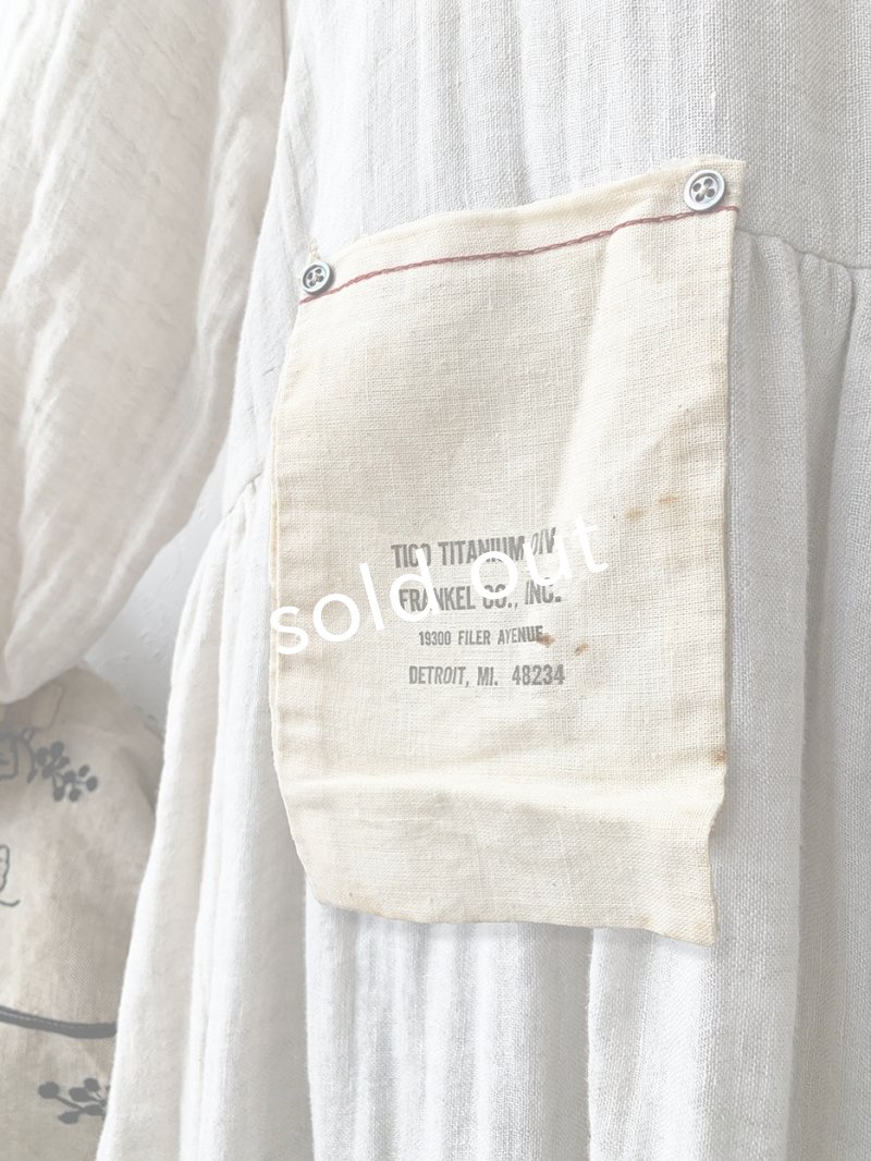 画像3: MARCHE' DE SOEUR／木の十字架ブローチ付きギャザーワンピース・生成りダブルガーゼ (3)