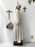画像8: MARCHE' DE SOEUR／木の十字架ブローチ付きギャザーワンピース・生成りダブルガーゼ (8)