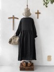 画像11: MARCHE' DE SOEUR／木の十字架ブローチ付きギャザーワンピース・黒 (11)