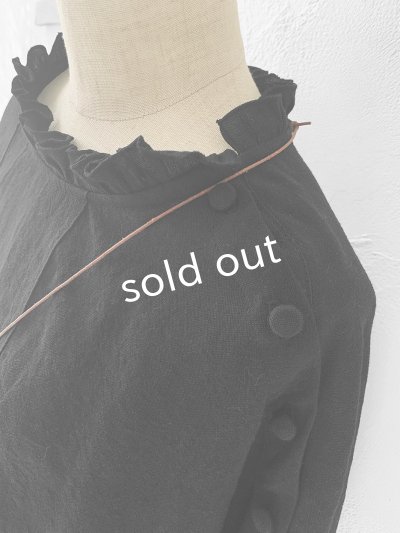 画像4: kosatofuku/肩ボタンのギャザーブラウス・黒