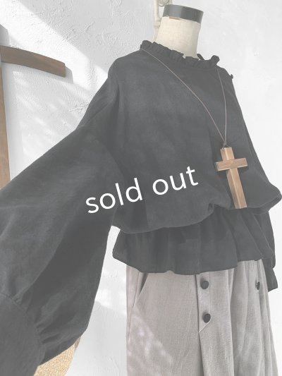 画像5: kosatofuku/肩ボタンのギャザーブラウス・黒