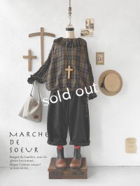 MARCHE' DE SOEUR／ラッフル襟の裾絞りプルオーバー・カーキチェック