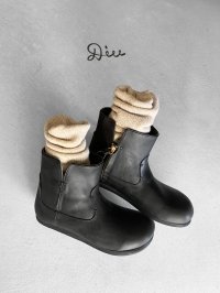 Diu／オブリークブーツ・ブラック