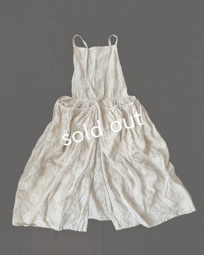 画像8: mifumi/森のぼおる*クロスギャザーのエプロンワンピース・生成り