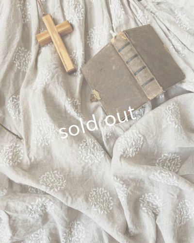 画像6: mifumi/森のぼおる*クロスギャザーのエプロンワンピース・生成り