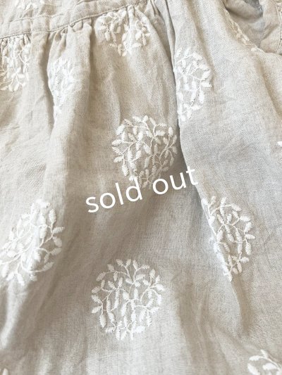 画像3: mifumi/森のぼおる*クロスギャザーのエプロンワンピース・生成り