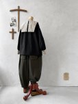 画像8: je suis comme je suis/ビブカラーブラウス・黒×生成り襟