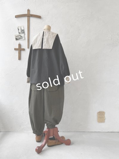 画像8: je suis comme je suis/ビブカラーブラウス・黒×生成り襟