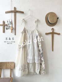 shizuka's／アンティークレースのキャミワンピース
