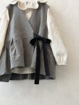 画像2: MAGALI /カシュクールジレ・アッシュグレー (2)