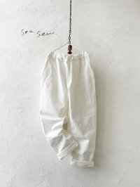 seasew.／ホワイトデニムテーパードパンツ