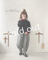 nous rendent heureux／シャーリングブラウス・黒