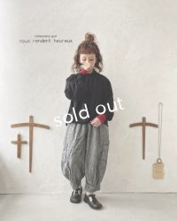 nous rendent heureux／シャーリングブラウス・黒