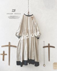 Avenue／後ろくるみボタンのワンピース・生成り×黒