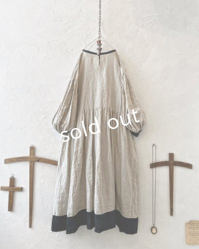 画像7: Avenue/後ろくるみボタンのワンピース・生成り×黒