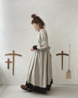 画像13: Avenue／後ろくるみボタンのワンピース・黒×生成り