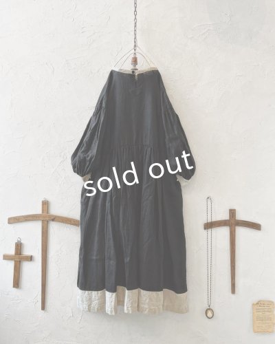 画像5: Avenue/後ろくるみボタンのワンピース・黒×生成り