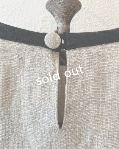 画像9: Avenue/後ろくるみボタンのワンピース・生成り×黒