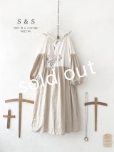 shizuka's／アンティークレースのワンピース