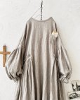 画像2: MARCHE' DE SOEUR/サイドタックワンピース・ベージュ (2)