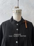 画像1: nous rendent heureux／フリル襟ピンタックブラウス・黒 (1)