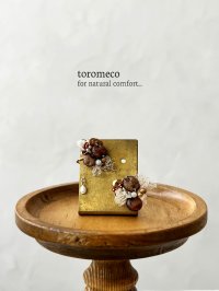 toromeco／”tsubuto” スフレスパンコールのイヤリング・ブラウンレッド