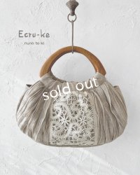 ecru-ke／木の持ち手バッグ・ブラックチェリー＆ギャザーリネン
