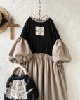 画像2: MARCHE' DE SOEUR／ブルターニュのワンピース・黒×ベージュ (2)