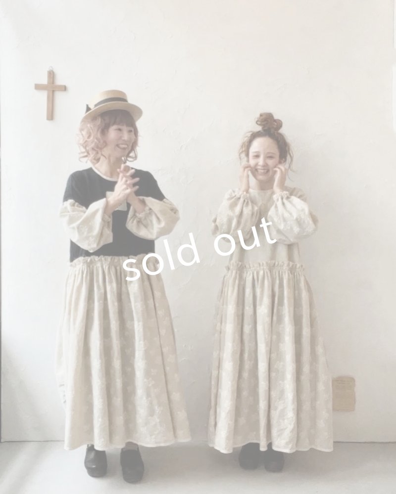 画像12: MARCHE' DE SOEUR／ブルターニュのワンピース・ココアベージュ×黒刺繍 (12)