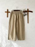 画像9: seasew.／コットンヘンプタックパンツ・ベージュ