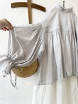 画像6: tegami/ピンタックリボンパフ袖のブラウス・ライトグレー