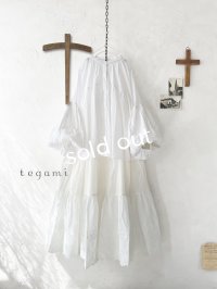 tegami/ピンタックバルーン袖のブラウス・オフ