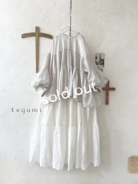 tegami/ドロップピンタックのカフスブラウス・ライトグレー