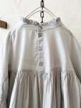 画像9: tegami/ピンタックリボンパフ袖のブラウス・ライトグレー