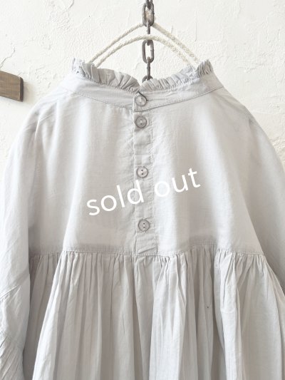 画像9: tegami/ピンタックリボンパフ袖のブラウス・ライトグレー