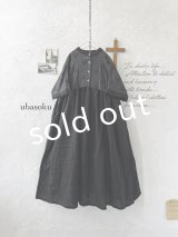 ubasoku/0953 ガーベラ刺繍のギャザーワンピース・黒