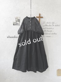 ubasoku/0953 ガーベラ刺繍のギャザーワンピース・黒