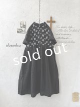 ubasoku/0957 かすみそう刺繍の丸衿ワンピース・黒