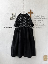 ubasoku/0957 かすみそう刺繍の丸衿ワンピース・黒