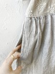 画像7: ubasoku/0957 かすみそう刺繍の丸衿ワンピース・ナチュラル