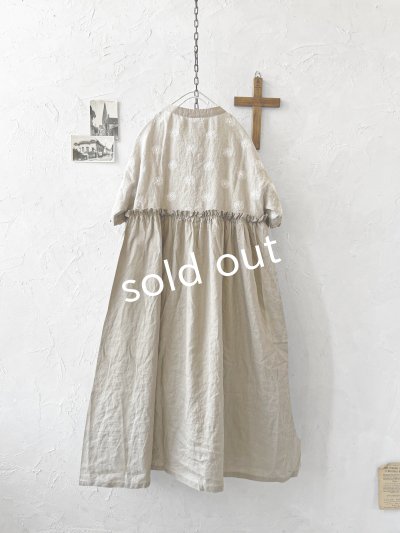 画像8: ubasoku/0953 ガーベラ刺繍のギャザーワンピース・ベージュ
