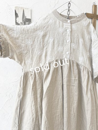画像7: ubasoku/0953 ガーベラ刺繍のギャザーワンピース・ベージュ