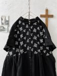 画像2: ubasoku/0957 かすみそう刺繍の丸衿ワンピース・黒 (2)