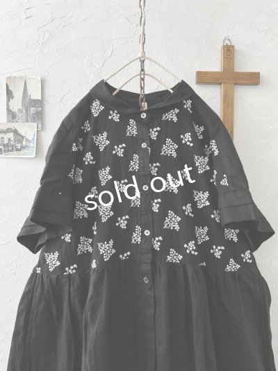 画像2: ubasoku/0957 かすみそう刺繍の丸衿ワンピース・黒
