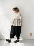 画像12: ubasoku/0931 ガーベラ刺繍のギャザープルオーバー・チャコール