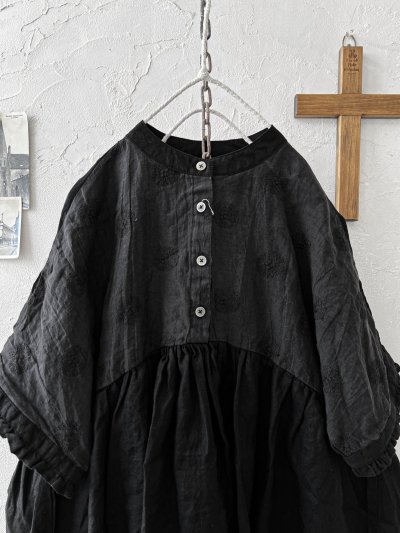 画像2: ubasoku/0931 ガーベラ刺繍のギャザープルオーバー・チャコール