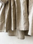 画像7: ubasoku/0931 ガーベラ刺繍のギャザープルオーバー・チャコール