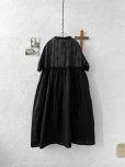 画像4: ubasoku/0953 ガーベラ刺繍のギャザーワンピース・黒