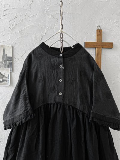 画像2: ubasoku/0953 ガーベラ刺繍のギャザーワンピース・黒